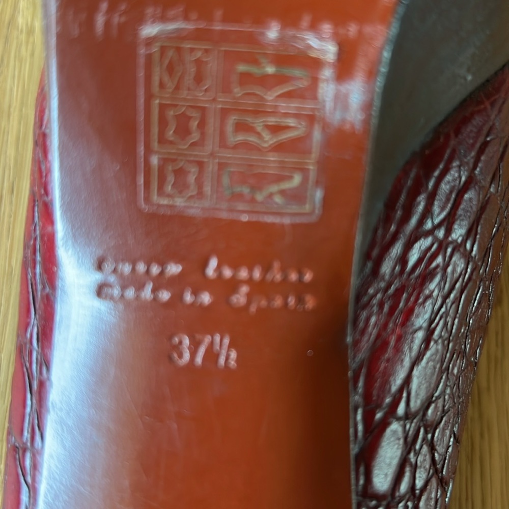 Chi Mihara Embossed Leather Deep Red Platform heels Size 7 1/2 Made in Spain - Picture 6 of 12